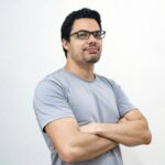 Chef d'entreprise satisfait de nos services de nettoyage écologique et professionnel